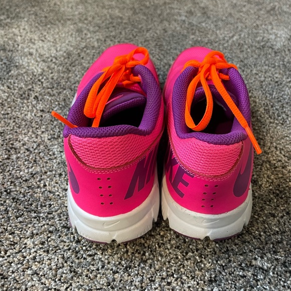 Nike Training Shoes - Picture 5 of 8